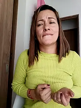 Snapshot of Verito_hot chatting on 01-05-25, 04:48 Verito hot online show from 01-05-25, 04:48