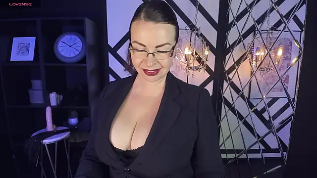 Snapshot of MrsIngrid chatting on 12-14-24, 10:13 MrsIngrid online show from 12-14-24, 10:13