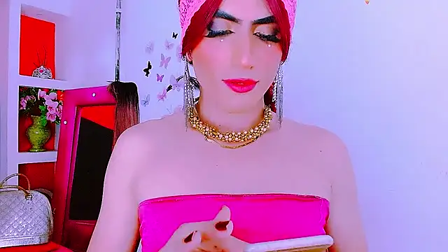 Snapshot of priscilahotker chatting on 01-23-25, 10:01 priscilahotker online show from 01-23-25, 10:01