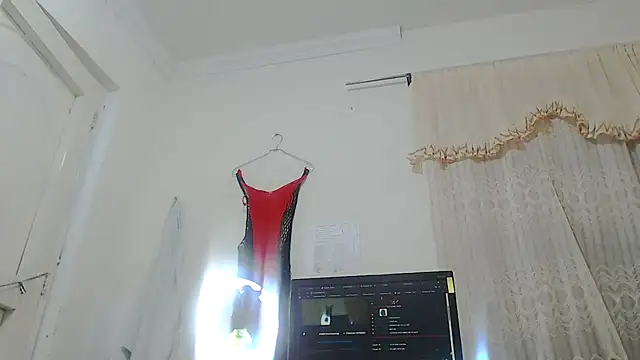 Yayis-hot-sexyw online show from 02-14-25, 12:30