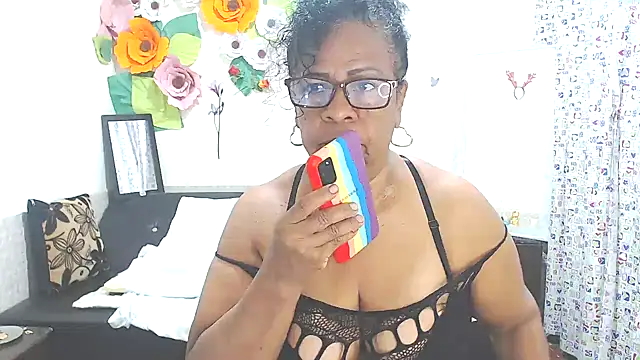 Yayis-hot-sexyw online show from 02-23-25, 06:56