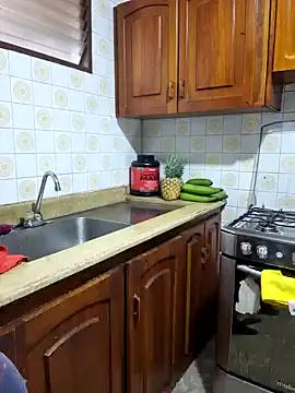 S Mia online show from 02-05-25, 04:03