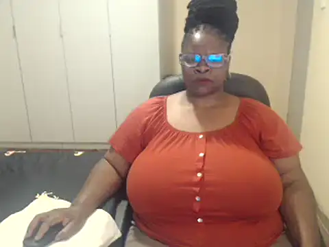 Snapshot of sweetnoziexx chatting on 02-17-25, 12:27 sweetnoziexx online show from 02-17-25, 12:27