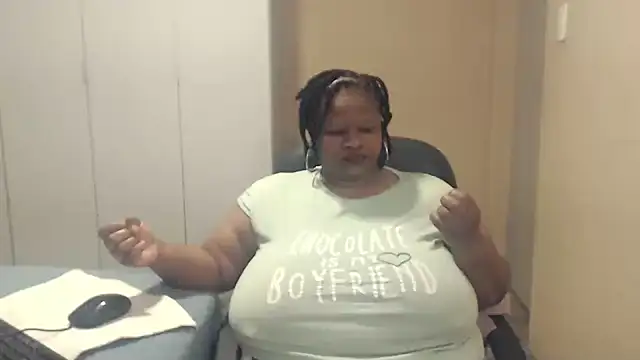 Snapshot of sweetnoziexx chatting on 09-28-25, 03:12 sweetnoziexx online show from 09-28-25, 03:12