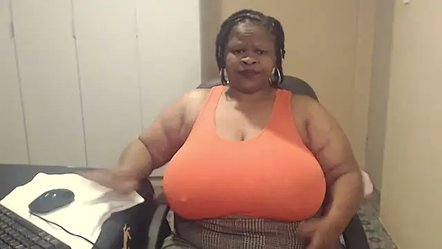 Snapshot of sweetnoziexx chatting on 10-05-25, 03:38 sweetnoziexx online show from 10-05-25, 03:38