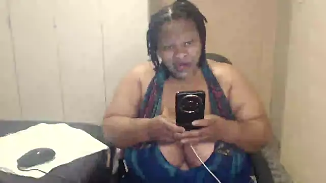 Snapshot of sweetnoziexx chatting on 10-20-25, 06:36 sweetnoziexx online show from 10-20-25, 06:36