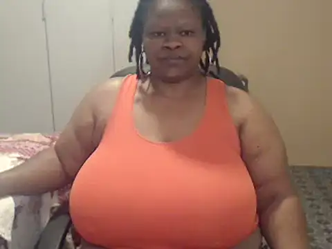 Snapshot of sweetnoziexx chatting on 11-22-25, 04:33 sweetnoziexx online show from 11-22-25, 04:33