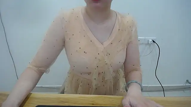 Snapshot of Leiershery chatting on 09-26-25, 01:42 Leiershery online show from 09-26-25, 01:42