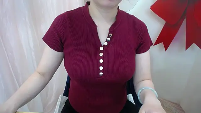 Snapshot of Leiershery chatting on 10-16-25, 01:06 Leiershery online show from 10-16-25, 01:06