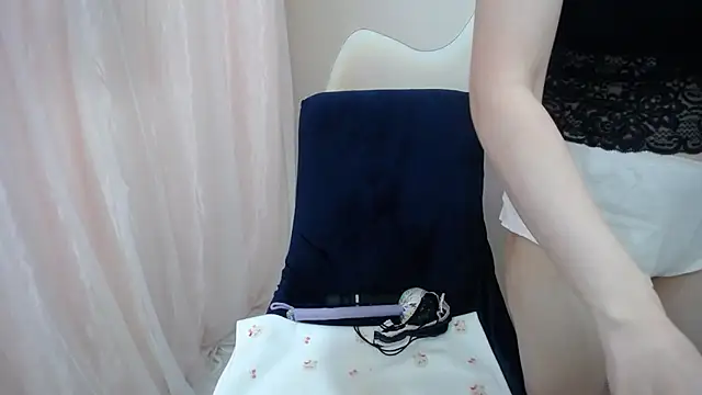 Snapshot of Leiershery chatting on 10-19-25, 12:22 Leiershery online show from 10-19-25, 12:22