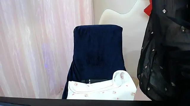 Snapshot of Leiershery chatting on 10-29-25, 01:19 Leiershery online show from 10-29-25, 01:19