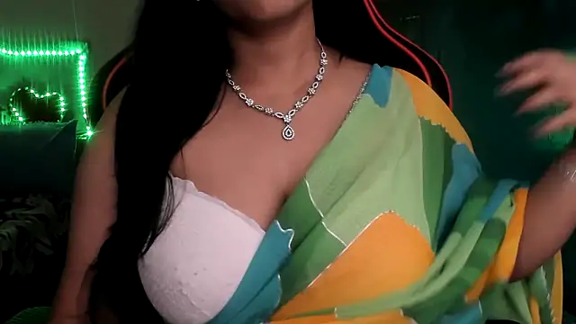 Snapshot of South_indian_tickly chatting on 09-27-25, 04:56 South indian tickly online show from 09-27-25, 04:56