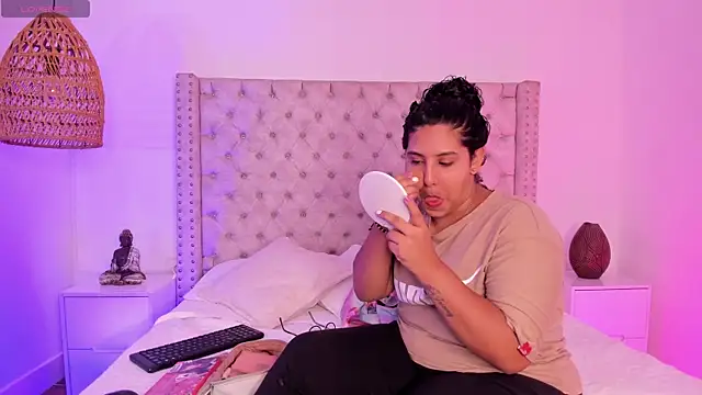 Snapshot of DanielleEvans_ chatting on 03-07-25, 11:18 DanielleEvans online show from 03-07-25, 11:18