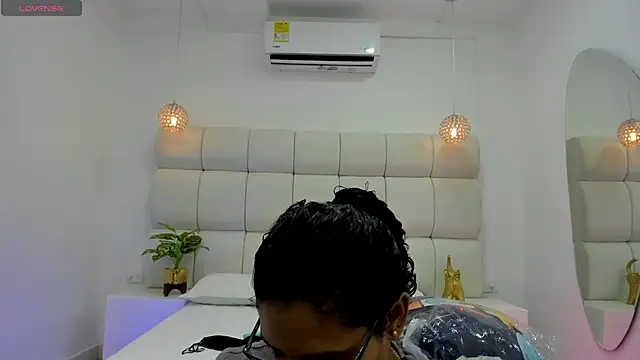 Snapshot of DanielleEvans_ chatting on 10-27-25, 11:36 DanielleEvans online show from 10-27-25, 11:36