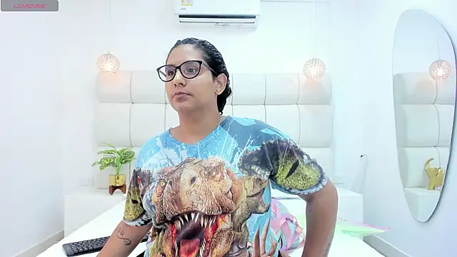 Snapshot of DanielleEvans_ chatting on 10-28-25, 11:25 DanielleEvans online show from 10-28-25, 11:25