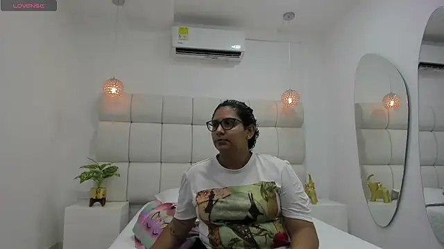 Snapshot of DanielleEvans_ chatting on 10-31-25, 11:22 DanielleEvans online show from 10-31-25, 11:22