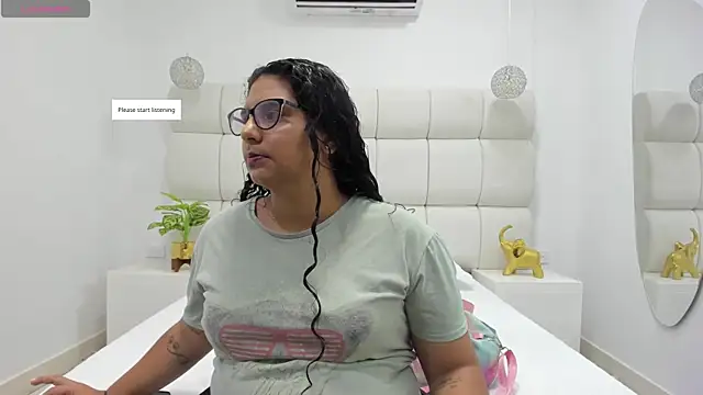 Snapshot of DanielleEvans_ chatting on 11-06-25, 11:22 DanielleEvans online show from 11-06-25, 11:22