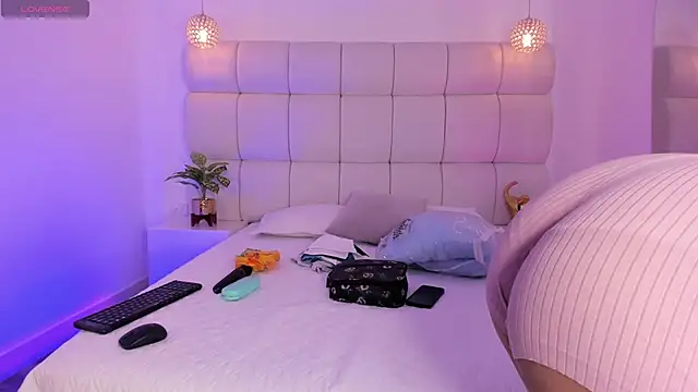 Snapshot of DanielleEvans_ chatting on 11-07-25, 11:32 DanielleEvans online show from 11-07-25, 11:32