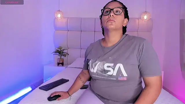 Snapshot of DanielleEvans_ chatting on 11-10-25, 11:20 DanielleEvans online show from 11-10-25, 11:20