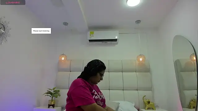 Snapshot of DanielleEvans_ chatting on 11-12-25, 11:21 DanielleEvans online show from 11-12-25, 11:21