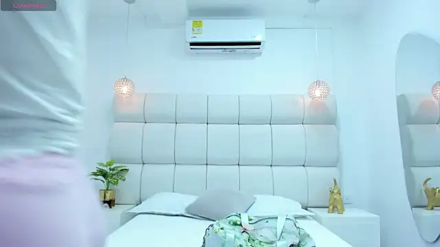 Snapshot of DanielleEvans_ chatting on 11-14-25, 11:31 DanielleEvans online show from 11-14-25, 11:31