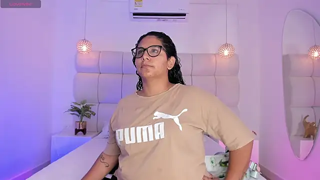 Snapshot of DanielleEvans_ chatting on 11-16-25, 11:27 DanielleEvans online show from 11-16-25, 11:27