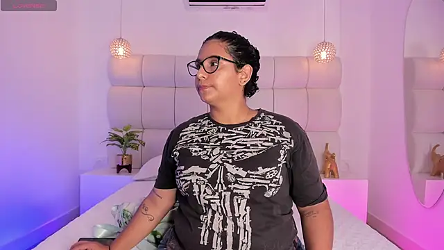 Snapshot of DanielleEvans_ chatting on 11-18-25, 11:25 DanielleEvans online show from 11-18-25, 11:25