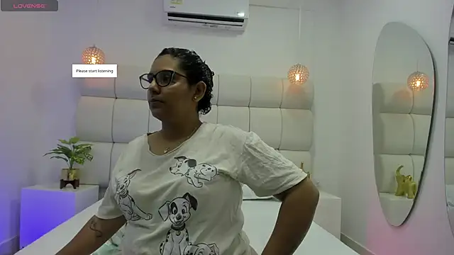 Snapshot of DanielleEvans_ chatting on 11-19-25, 11:10 DanielleEvans online show from 11-19-25, 11:10