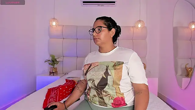 Snapshot of DanielleEvans_ chatting on 11-21-25, 11:20 DanielleEvans online show from 11-21-25, 11:20