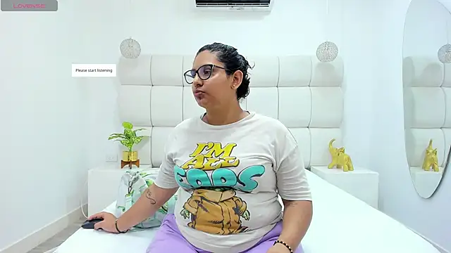 Snapshot of DanielleEvans_ chatting on 11-24-25, 11:21 DanielleEvans online show from 11-24-25, 11:21