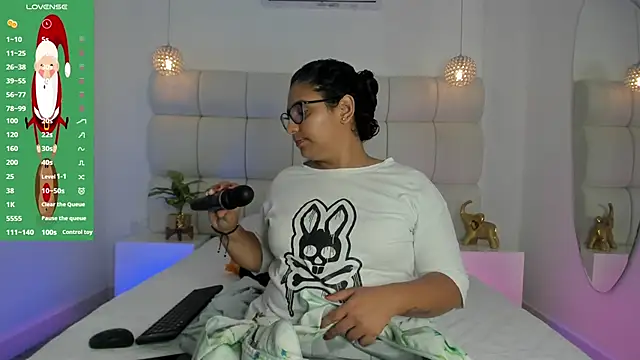 Snapshot of DanielleEvans_ chatting on 11-26-25, 11:22 DanielleEvans online show from 11-26-25, 11:22