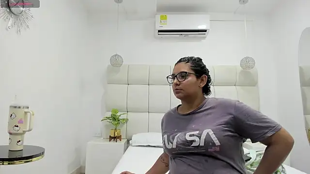 Snapshot of DanielleEvans_ chatting on 11-27-25, 11:23 DanielleEvans online show from 11-27-25, 11:23