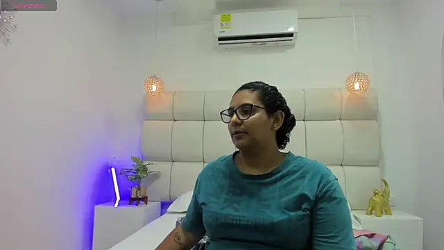 Snapshot of DanielleEvans_ chatting on 11-28-25, 11:24 DanielleEvans online show from 11-28-25, 11:24