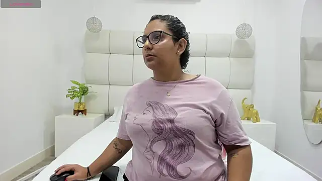 Snapshot of DanielleEvans_ chatting on 12-02-25, 11:26 DanielleEvans online show from 12-02-25, 11:26