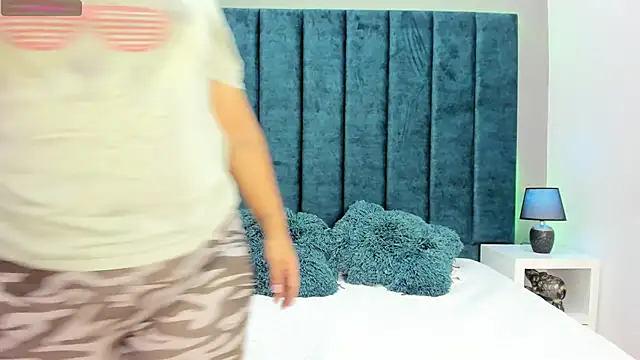 Snapshot of DanielleEvans_ chatting on 12-04-25, 11:19 DanielleEvans online show from 12-04-25, 11:19