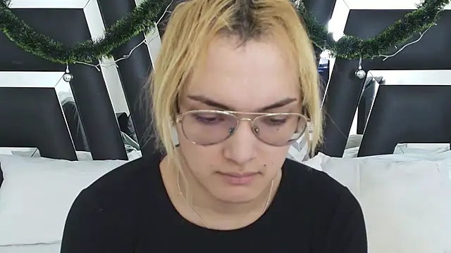 Snapshot of katya_kozlov chatting on 12-10-24, 02:16 katya kozlov online show from 12-10-24, 02:16