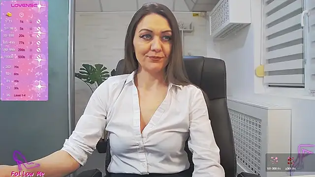 Snapshot of EllaMilf_ chatting on 02-19-25, 05:38 EllaMilf online show from 02-19-25, 05:38