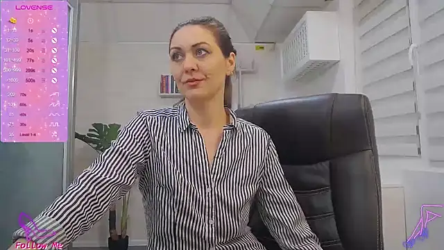 Snapshot of EllaMilf_ chatting on 02-24-25, 11:41 EllaMilf online show from 02-24-25, 11:41