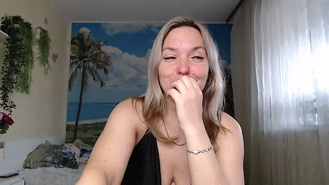 Snapshot of soaring_love chatting on 09-25-25, 04:49 soaring love online show from 09-25-25, 04:49