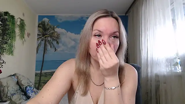 Snapshot of soaring_love chatting on 10-08-25, 05:05 soaring love online show from 10-08-25, 05:05