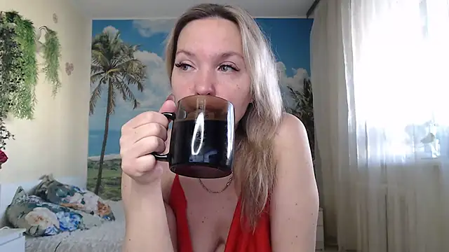 Snapshot of soaring_love chatting on 10-10-25, 05:06 soaring love online show from 10-10-25, 05:06