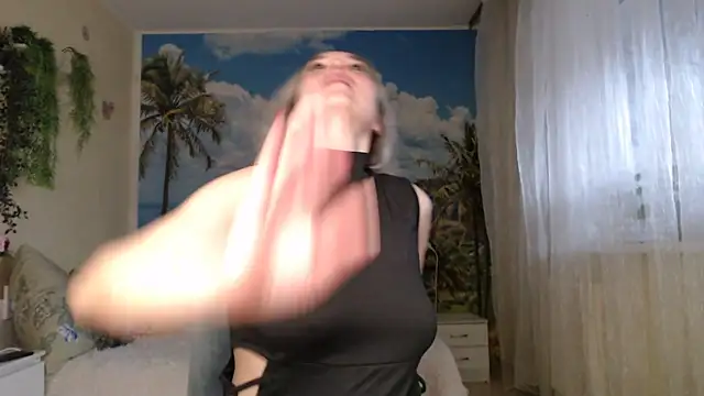 Snapshot of soaring_love chatting on 11-07-25, 05:07 soaring love online show from 11-07-25, 05:07