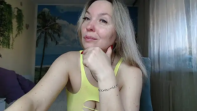 Snapshot of soaring_love chatting on 11-21-25, 05:06 soaring love online show from 11-21-25, 05:06