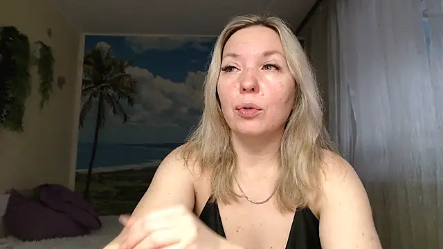 Snapshot of soaring_love chatting on 12-15-25, 05:34 soaring love online show from 12-15-25, 05:34