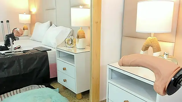 AntoniaRoss  online show from 03-04-25, 08:05