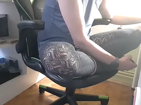 feathersify online show from 11-18-25, 06:51