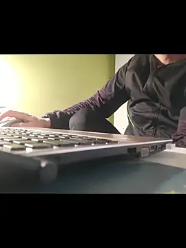 feathersify online show from 12-18-25, 11:38