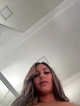 Snapshot of AliceStone19 chatting on 03-17-25, 04:33 AliceStone19 online show from 03-17-25, 04:33