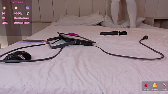 Snapshot of Megan_browns1 chatting on 11-05-25, 01:00 Megan browns1 online show from 11-05-25, 01:00