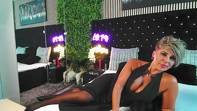 InannaStar online show from 09-28-25, 10:42